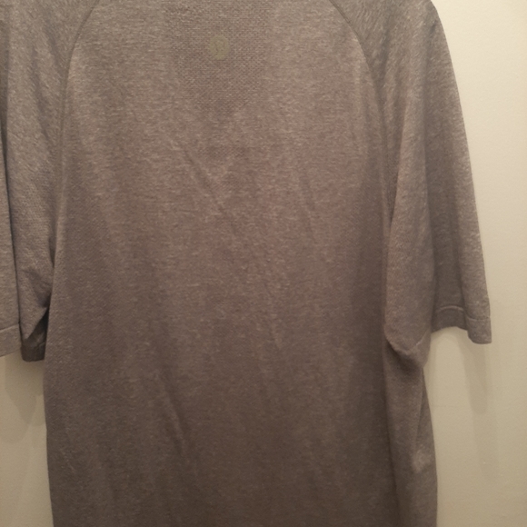 Lululemon shirt - Picture 2 of 4